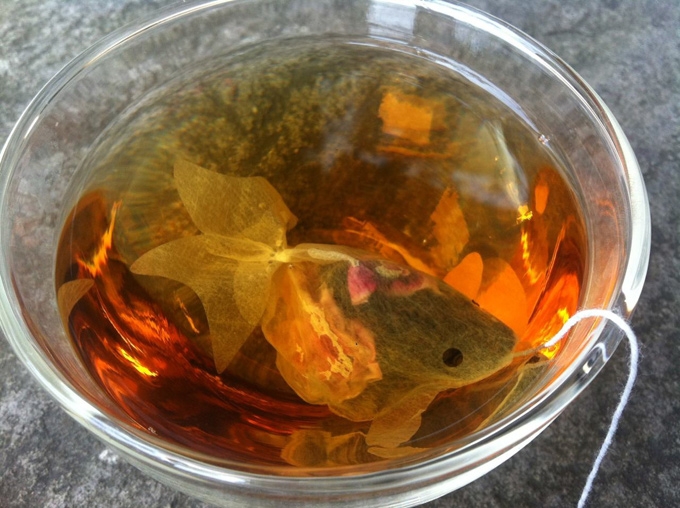 在茶杯里游泳的金魚(yú)——金魚(yú)茶泡袋包裝設(shè)計(jì)
