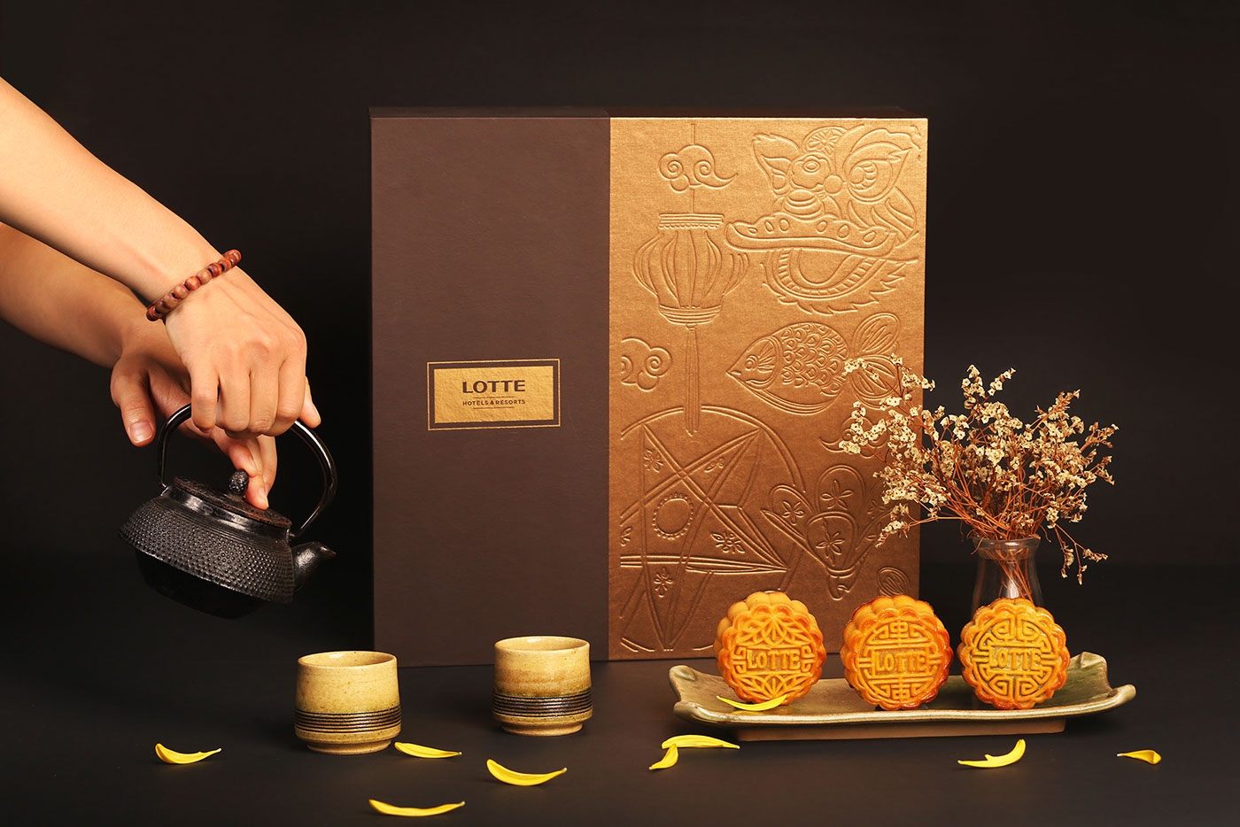 樂(lè)天度假酒店的中秋月餅禮盒包裝設(shè)計(jì)